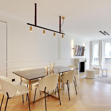 Stunning Apartment With View At The Very Heart Of Parijs Buitenkant foto