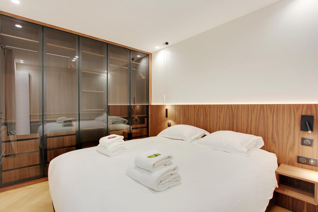 Stunning Apartment With View At The Very Heart Of Parijs Buitenkant foto
