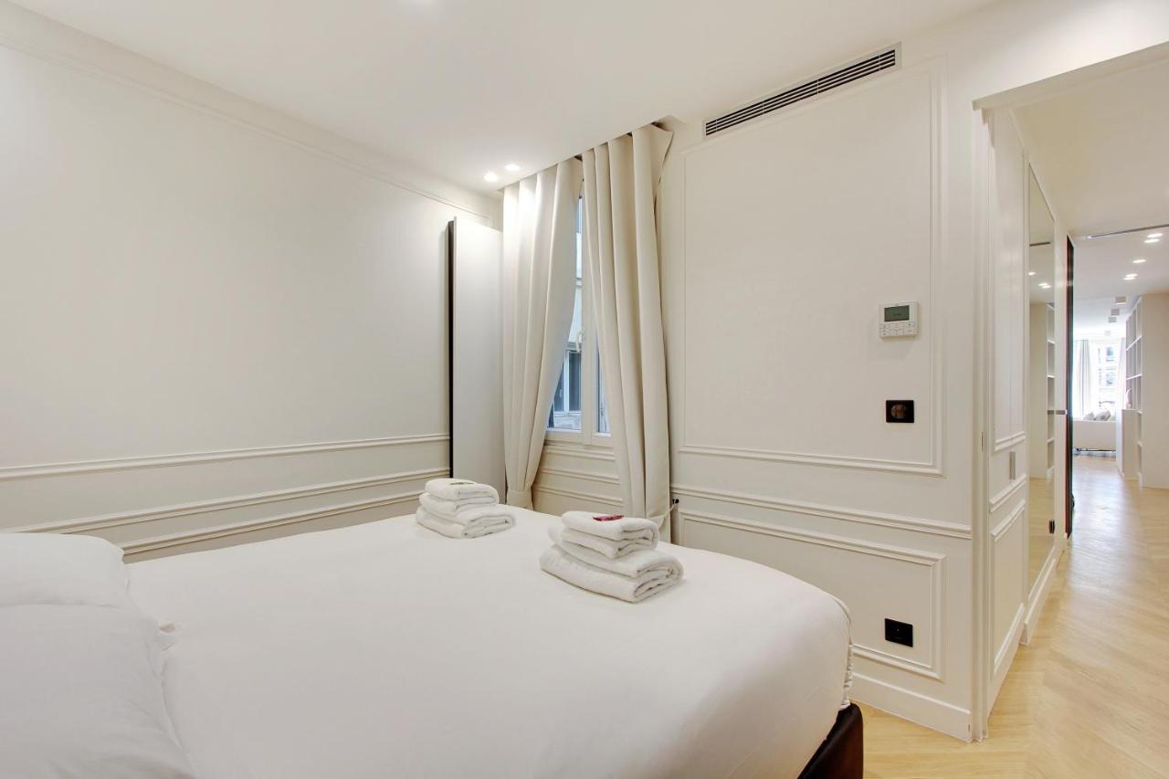 Stunning Apartment With View At The Very Heart Of Parijs Buitenkant foto